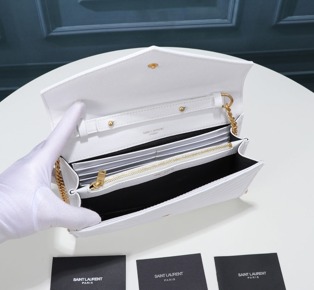 Cassandre Matelassé Chain Wallet