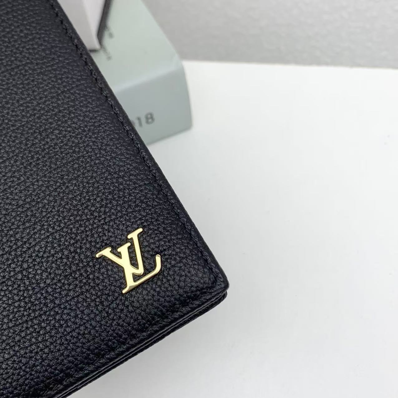 Multiple Wallet Initials