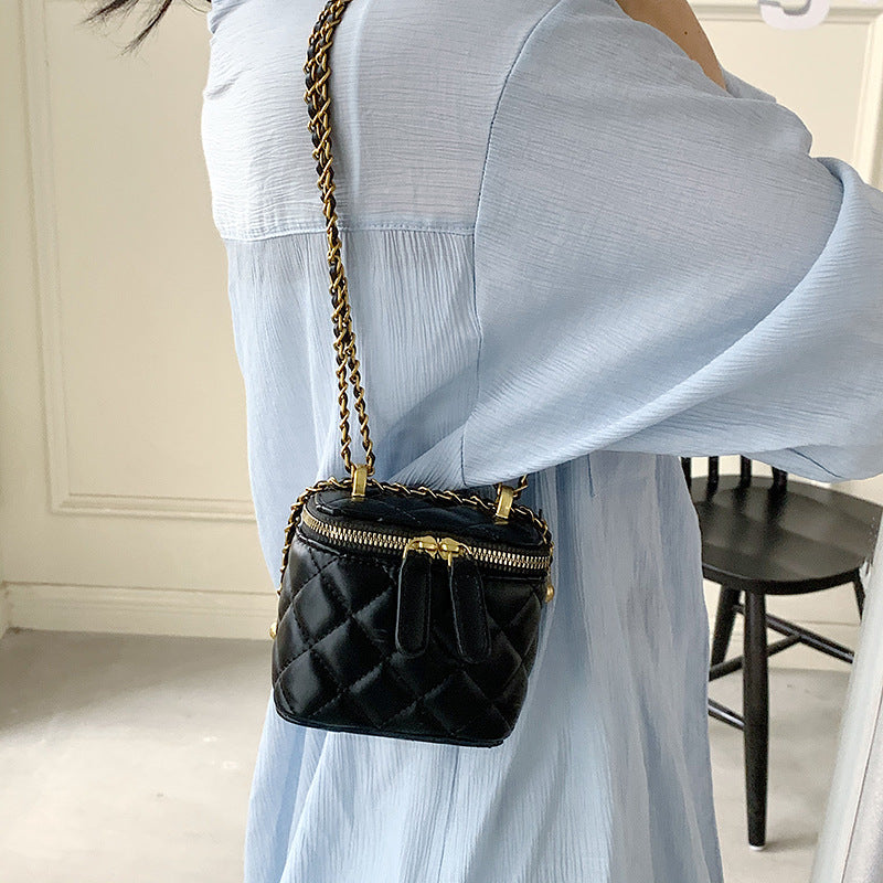 Lingge Chain Bucket Bag