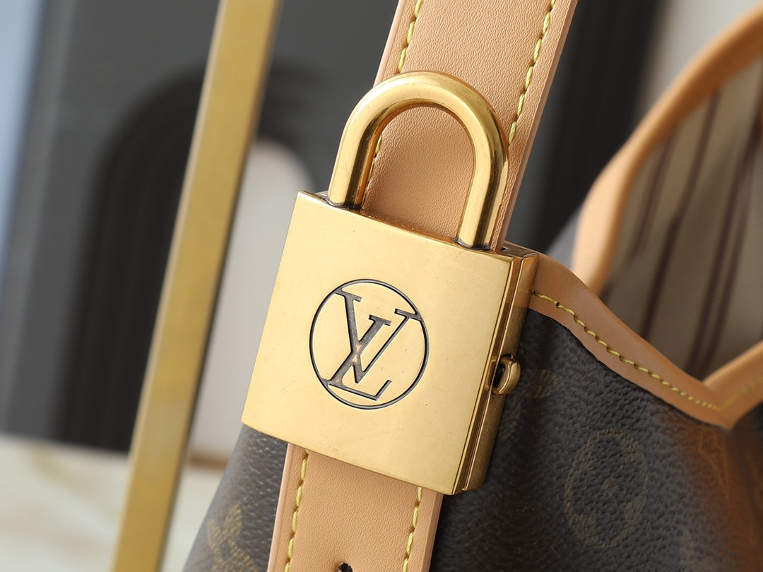 Low Key Hobo PM Handbag