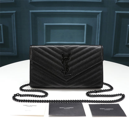 Cassandre Matelassé Chain Wallet