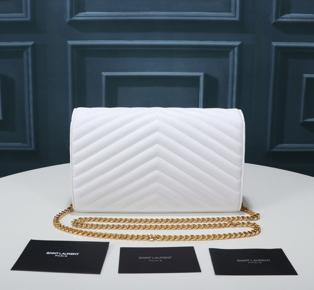 Cassandre Matelassé Chain Wallet