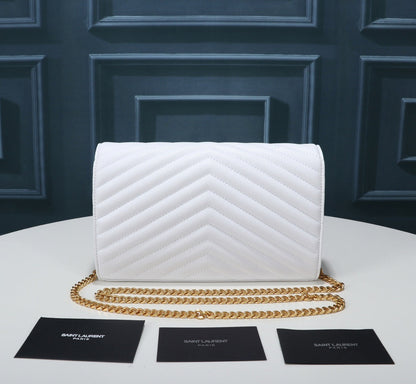 Cassandre Matelassé Chain Wallet