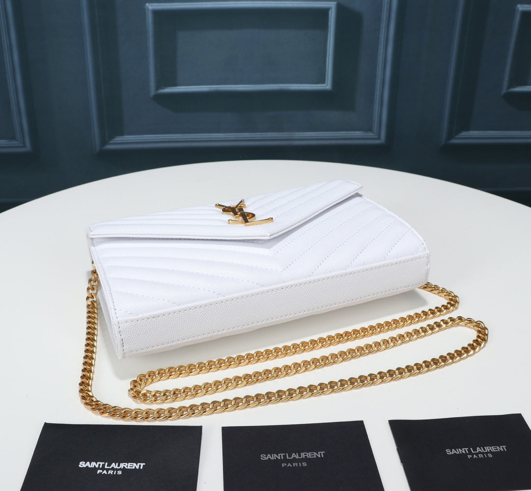 Cassandre Matelassé Chain Wallet