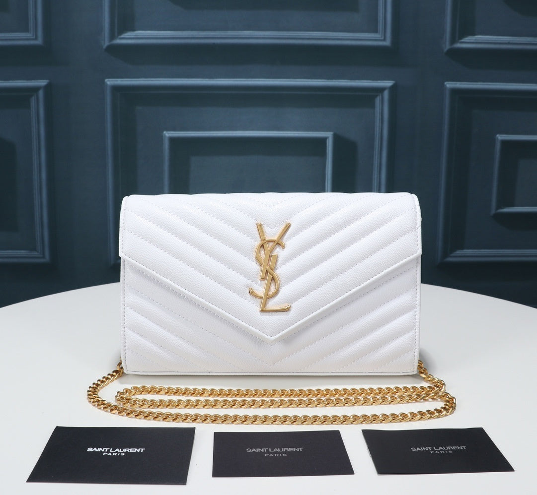 Cassandre Matelassé Chain Wallet