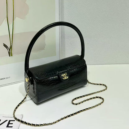 Classic Clutch With Chain