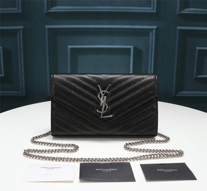 Cassandre Matelassé Chain Wallet