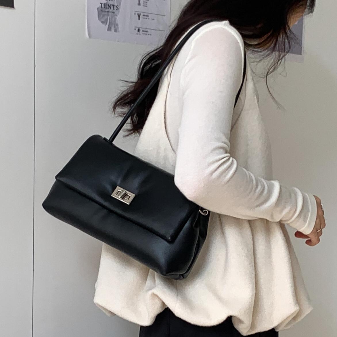 Maxi Shoulder Bag